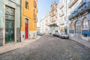 New Flat with Patio And Barbecue Apartments, Lisbon
