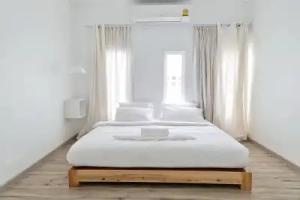 De'white Hotel, Ban Phe