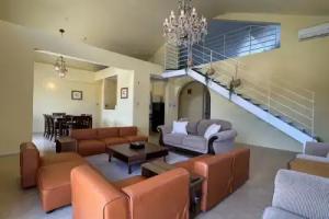 Anniversario Villa, Onna