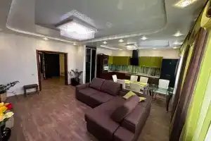 Apartments on Krylova 36, Surgut