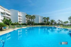 Lovely 1 BDRM Rental Unit w/ Pool in Puerto Banús Hotel, Marbella