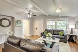 2 Mi to Dtwn: Stylish Family Home in! Tourist base, Waco