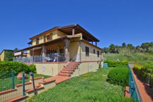 Casa Dolcebianca, Riparbella