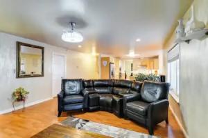 Anchorage Home ~ 8 Mi to Downtown! Tourist base, Anchorage