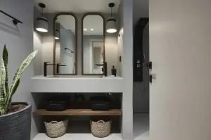 Beachfront Luxurious Villa w Private Heated Pool, Agios Nikolaos