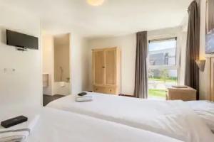Cozy Coastal Retreat Texel Apartments, De Koog