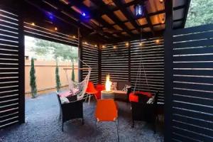 Two-home Group Retreat - 6th Street 4 Min Walk Tourist base, Austin
