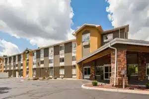 Magnuson Hotel and Suites, Lansing