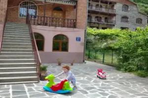 Guest House In, Borjomi