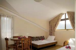 EcemHotel, Icmeler