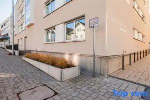 EXQUIS 2BR Luxury Apt. ROLF BENZ | Parking | Centre | Kitchen | Pick-up Service Airport Apartments, Sindelfingen
