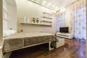 Gorgeous Cozy Apartment at Horodetskogo, Kiev