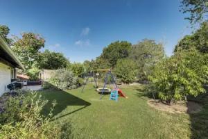Outdoor Pool & Fire Pit: Modern Home Tourist base, Austin
