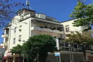 Hotel River Fronte Mare Con Piscina, Rimini