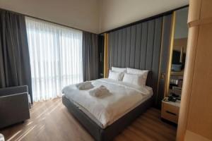 The Marni Hotel, Lara