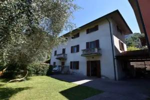 Two-family home with private garden 100 metres from the lake and beach Apartments, Marone