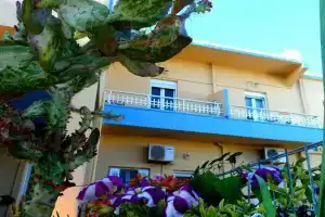 Apartments & Suites Papafotis, Alinda