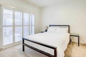 Beautiful Townhome - Steps to Downtown! Apartments, Boise