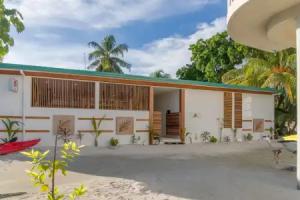 Dhiffushi White Sand Beach Hotel, Thulusdhoo