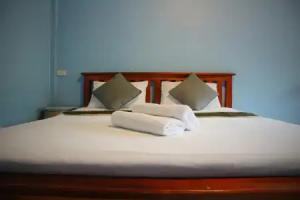 Marina Hut Guest House, Lanta Island