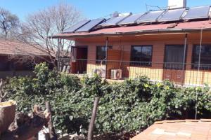 Antonios Motel, Side