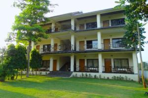 Rhino Land Jungle Lodge, Sauraha