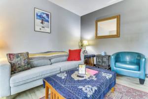 1 Mi to Unm! Home w/ Fire Pit & BBQ Tourist base, Albuquerque