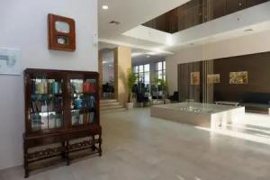 Slavey Hotel, Golden Sands