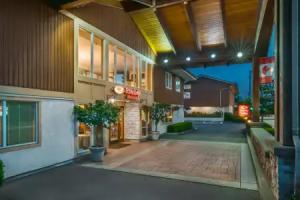 Econo Lodge Inn & Suites, North Vancouver
