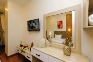 Pyramid Edge Hotel & Exclusive Pyramids View Rooftop, Cairo