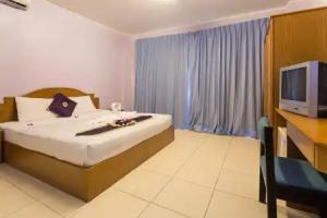 Room in Guest Room - Bucintoro Restaurant & Guesthouse Belvedere - 10 Minutes From Patong Beach, Patong
