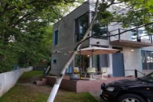 Modern House In Tskneti, Tskhneti