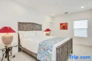 Modern getaway near downtown and airport Hotel, Houston