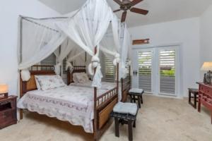 Beautiful villa near Playa Blanca & Serena Beach – Large 2 levels villa with pool, maid, golf, Punta Cana