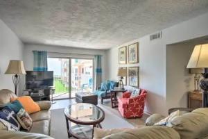 Sunny Condo w/ Balcony & Pool Access Apartments, Cocoa Beach