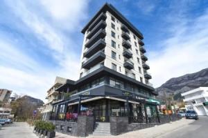 Hotel Del Medio, Sutomore