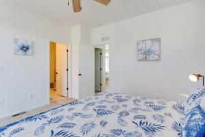 9 Mi to Airport: Pet-friendly Home w/ Deck Apartments, Aurora