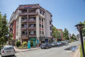 FM Premium 1-BDR Apartment with Terrace-Pacific, Sunny Beach