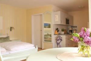 Bubbly Apartment in Warnemünde near Beach, Warnemunde