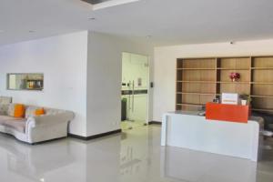 Karon apartment, Karon