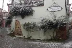Taksiyarhis Pension, Ayvalik