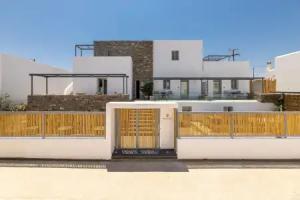 Parion Opus - Adults Only, Naousa