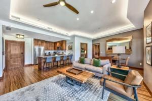 2 Br 2 Ba Luxury Condo. Walk to South Lake Tahoe! Apartments, Stateline