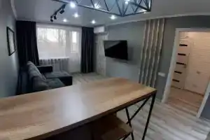 Apartment lux Tolstogo 90. Апартаменты люкс Толстого 90, Pavlodar