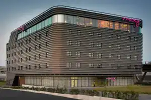 Moxy Cologne-Bonn Airport, Koln