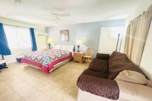 The Caroline Apartments, Hollywood