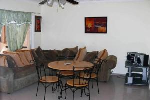 Oasis Apartments, Guayacanes