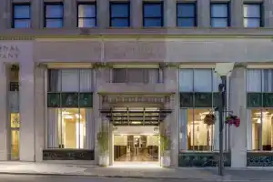 The Last Hotel, Saint Louis