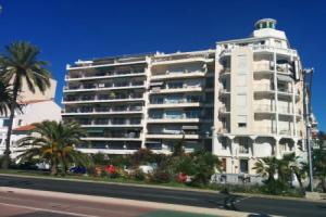 Appartement 3 pièces Promenade des anglais dernier étage vue mer solarium Apartments, Nice