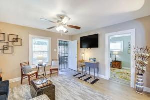 1925 Bungalow-style Home ~ 2 Mi to Downtown Indy! Cottage, Indianapolis